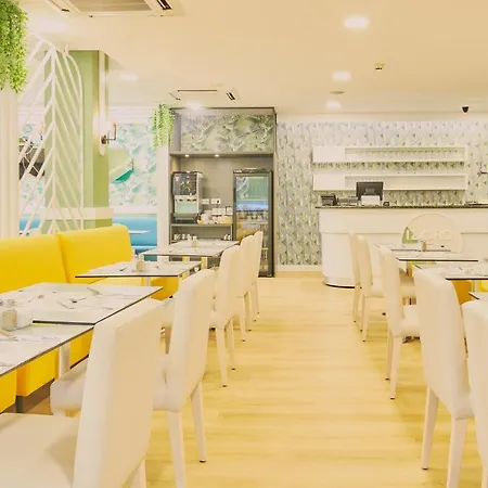 Aparthotel Gloria Izaro Club 4*